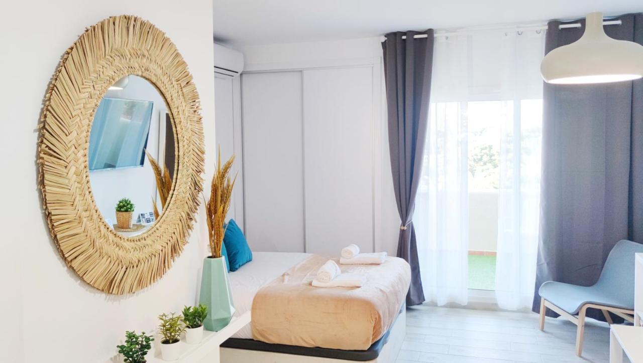 El Estudio De La Playa Benalbeach Holidays Paradise Benalmádena Esterno foto