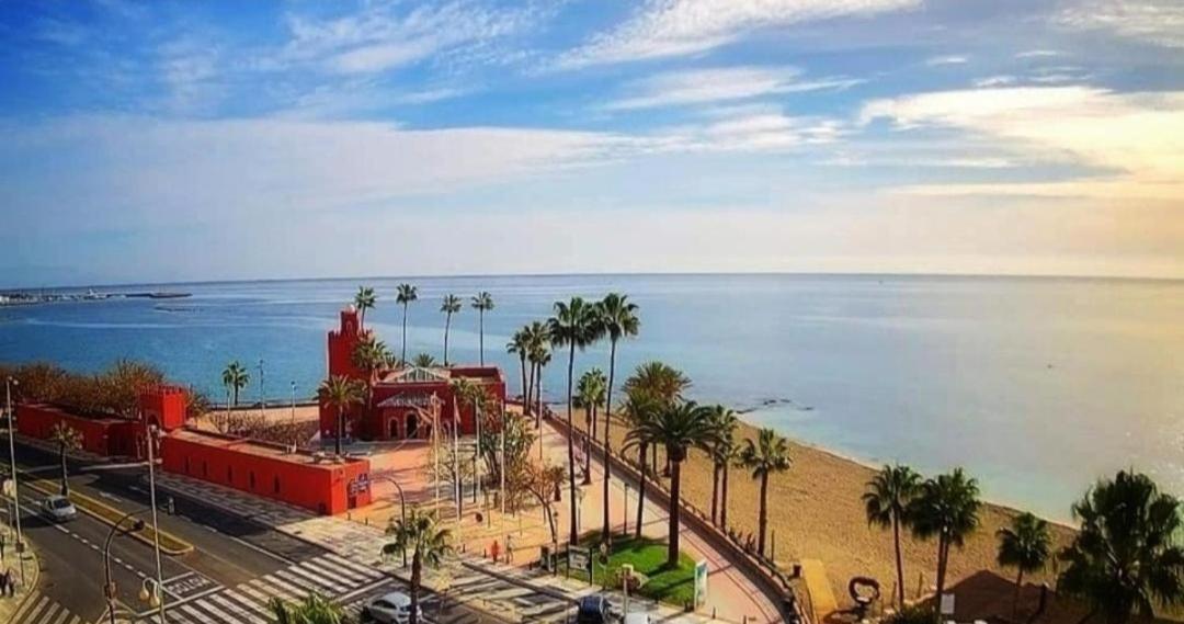 El Estudio De La Playa Benalbeach Holidays Paradise Benalmádena Esterno foto