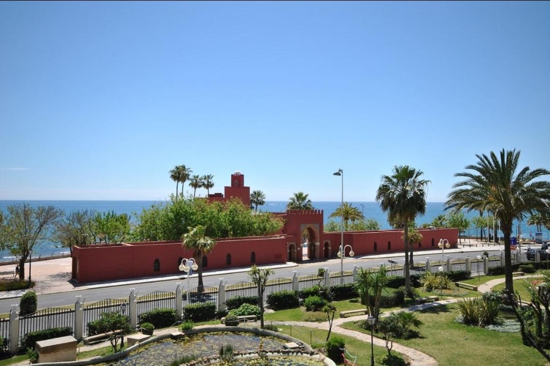 El Estudio De La Playa Benalbeach Holidays Paradise Benalmádena Esterno foto